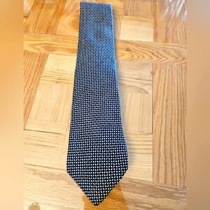 Men's Navy Blue and White Patterned Silk Tie